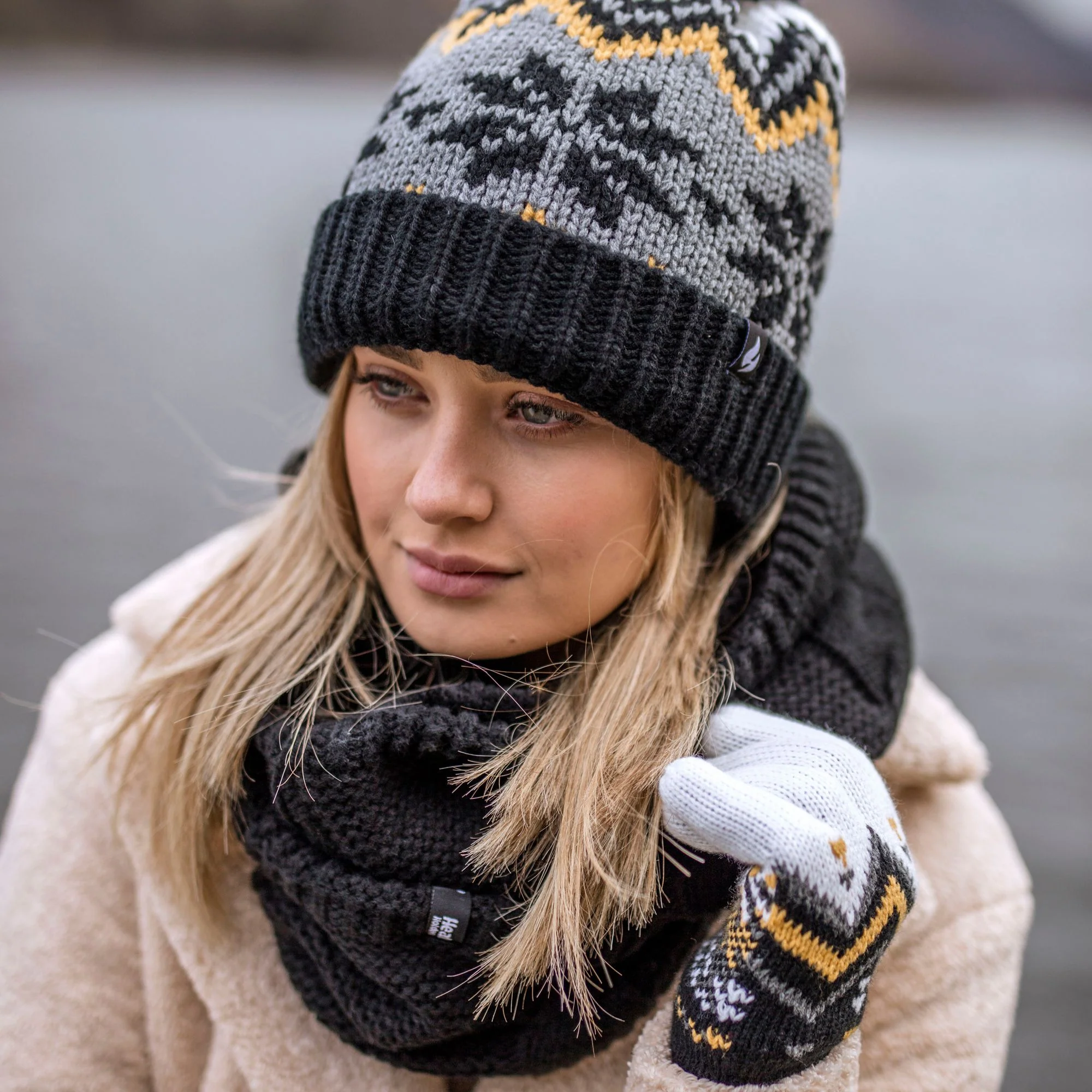 Ladies Fairisle Patterned Winter Thermal Beanie Hat with Pom Pom - Image 3