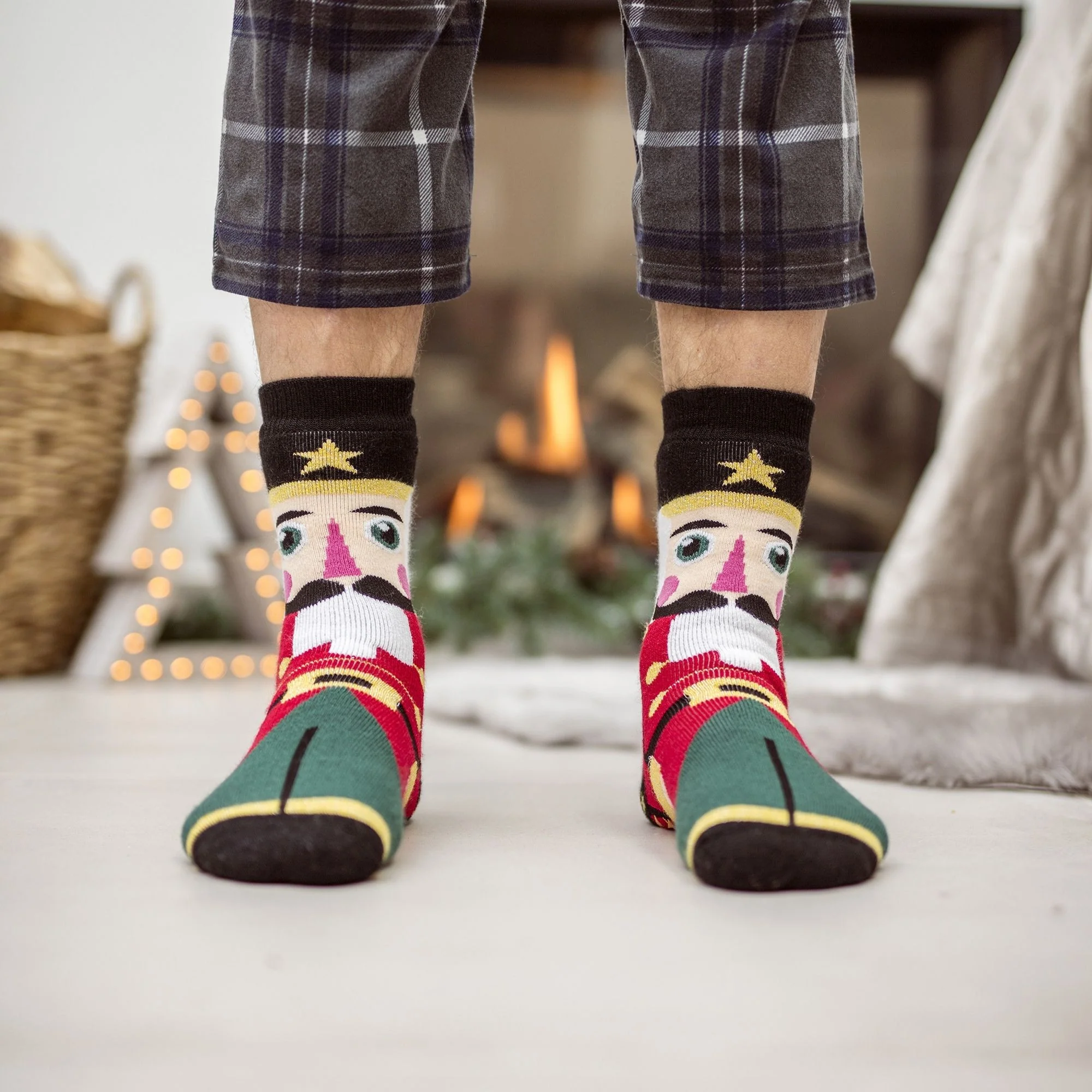 Mens Christmas Non Slip Thermal Slipper Socks with Grippers - Image 4