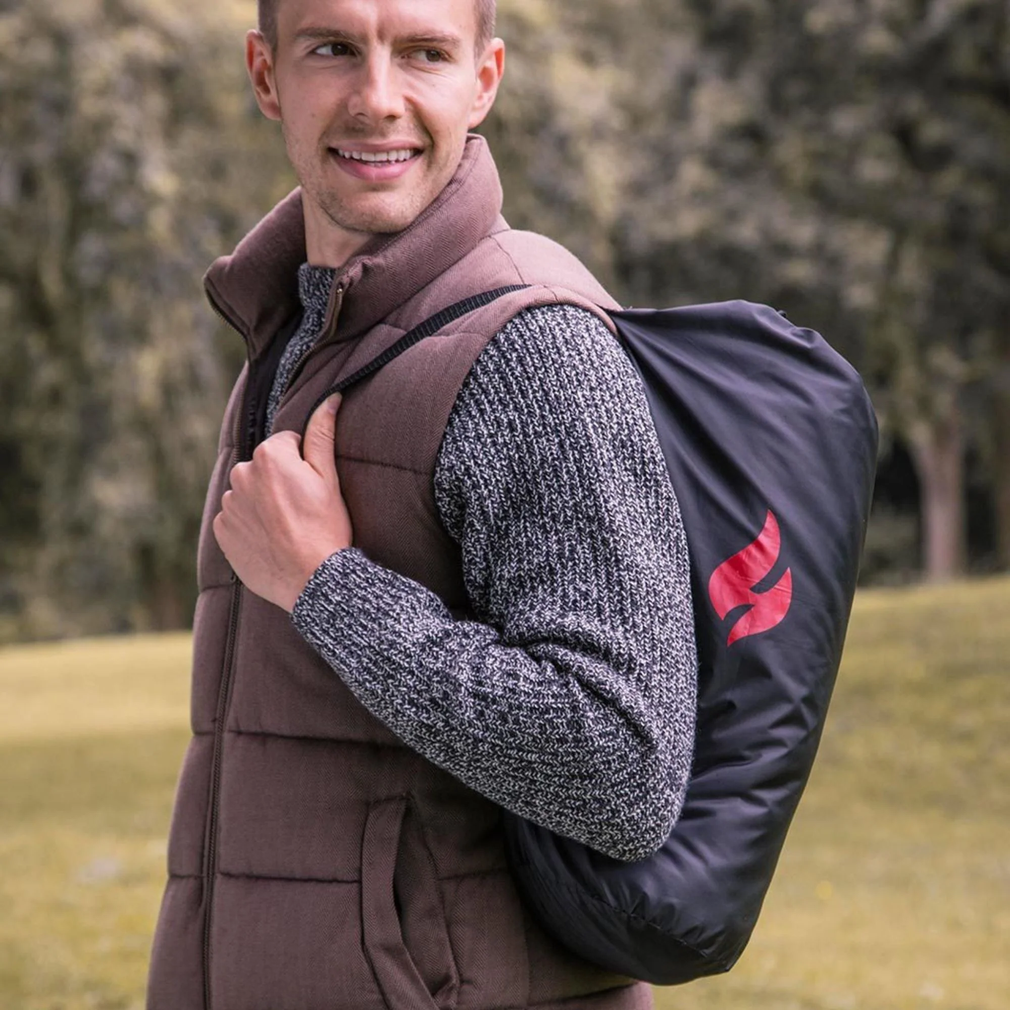 Soft Fleece Outdoor Camping Picnic Blanket with Waterproof Backing in Bag - Image 3