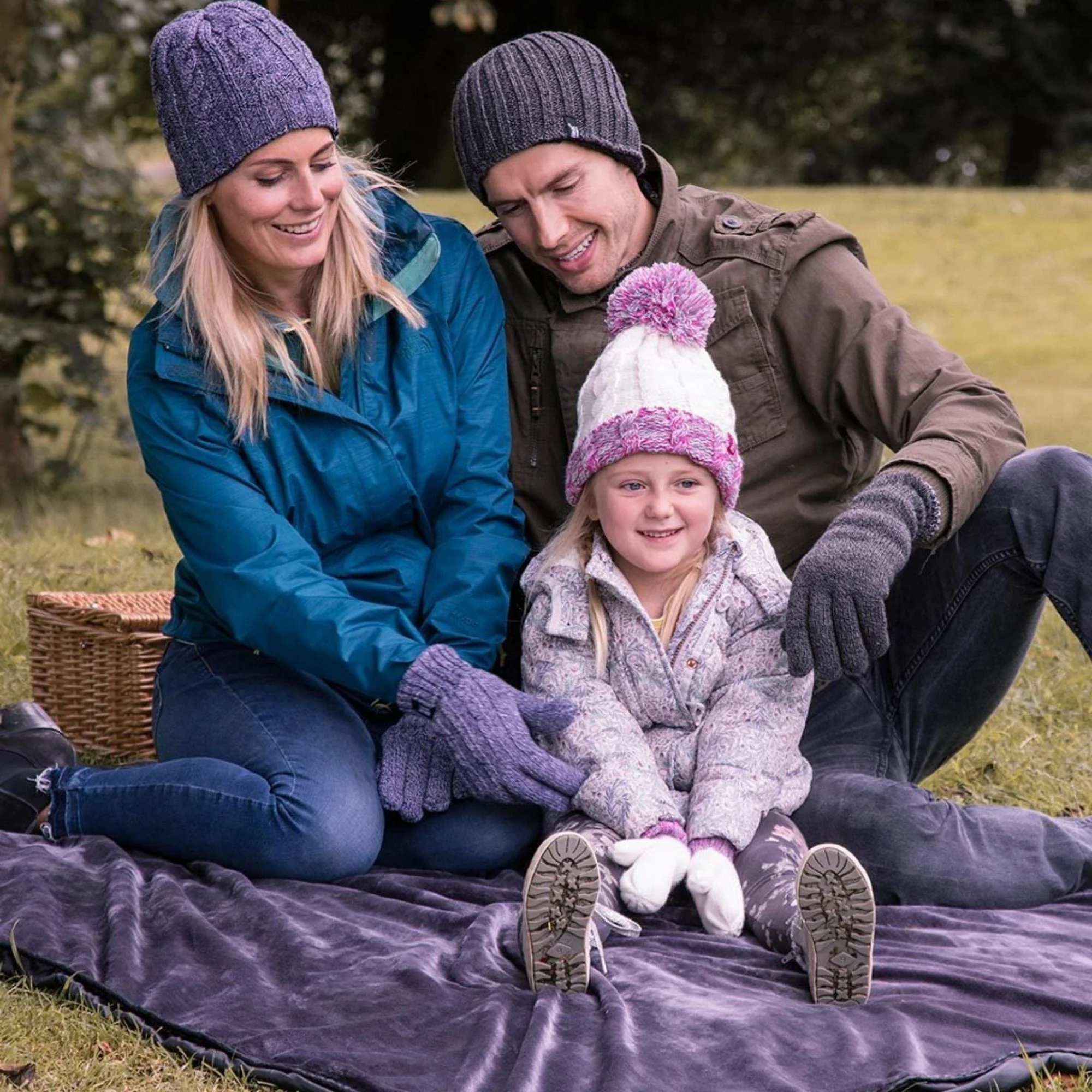 Soft Fleece Outdoor Camping Picnic Blanket with Waterproof Backing in Bag - Image 4