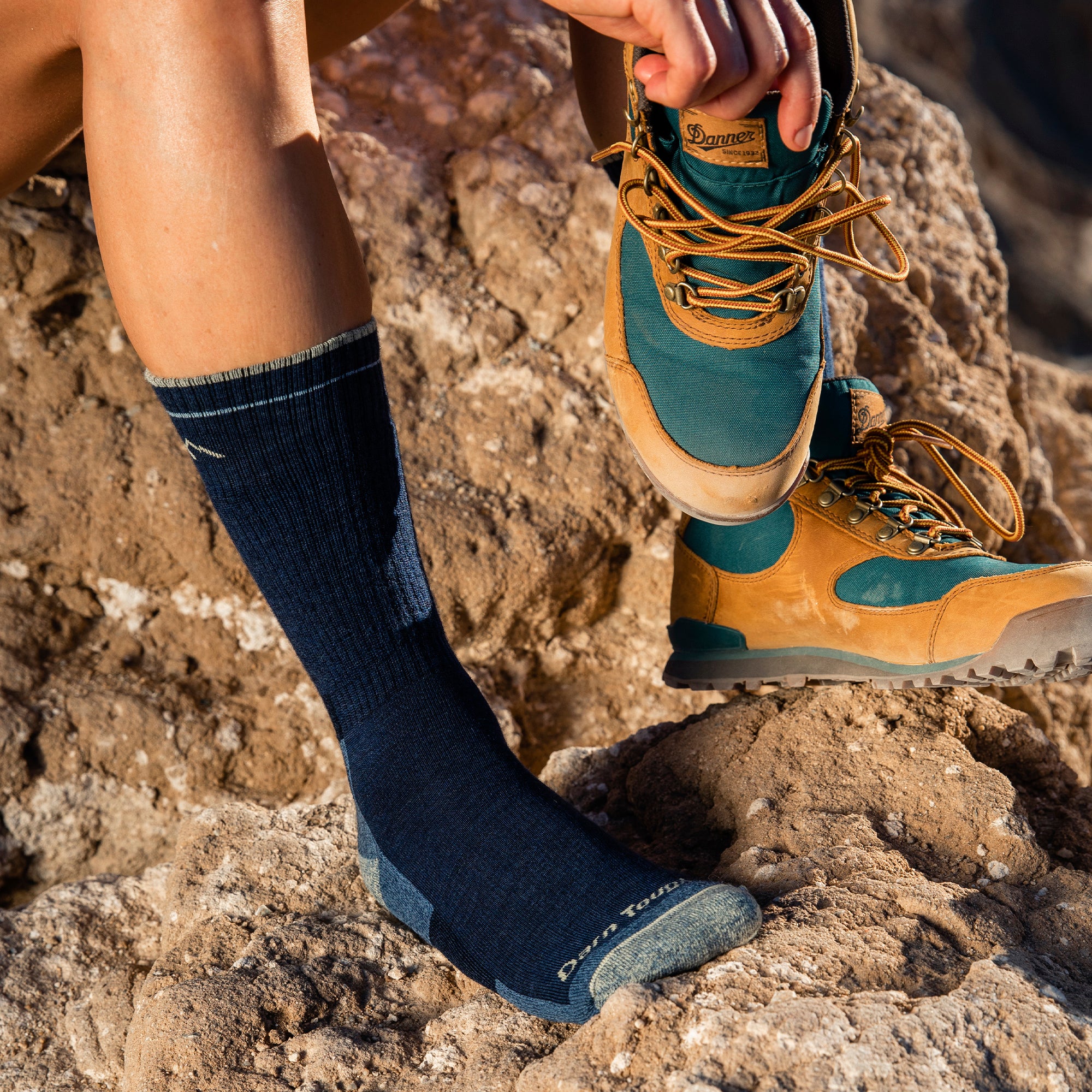 Ladies Boot Midweight Seamless Hiking Merino Wool Socks - Image 6